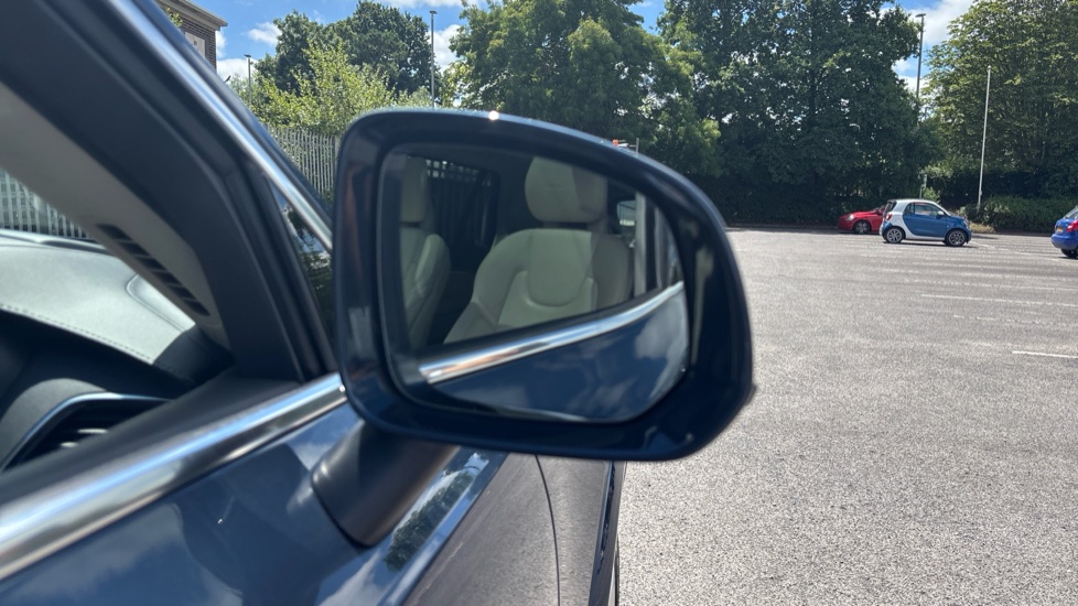 Volvo XC90 2.0 D5 PowerPulse Inscription Pro 5dr AWD G tronic Diesel Estate - Image 31