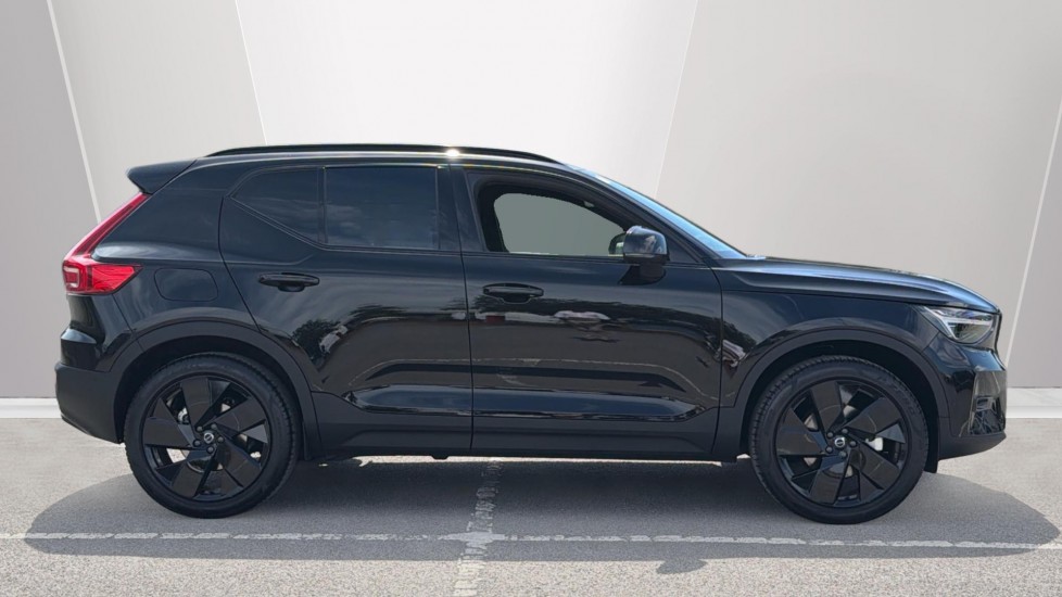 Volvo XC40 2.0 B4P Plus Black Edition 5dr Auto Petrol Estate - Image 3