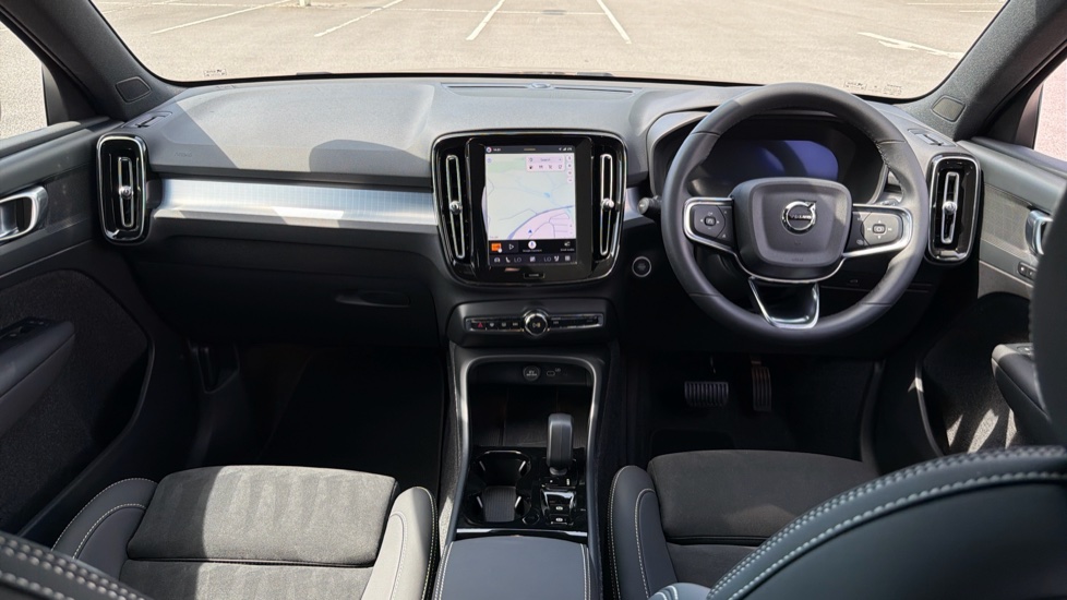 Volvo XC40 2.0 B4P Plus Black Edition 5dr Auto Petrol Estate - Image 5