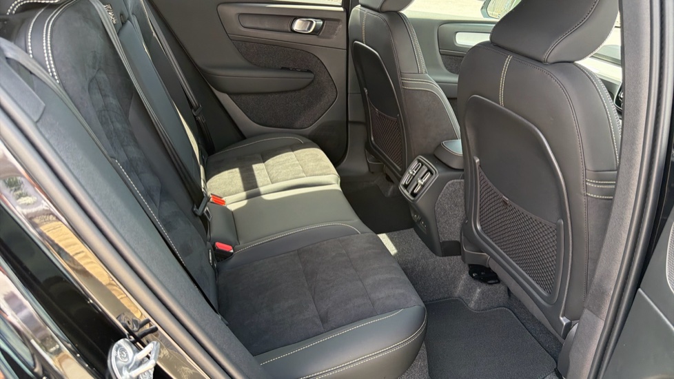 Volvo XC40 2.0 B4P Plus Black Edition 5dr Auto Petrol Estate - Image 6