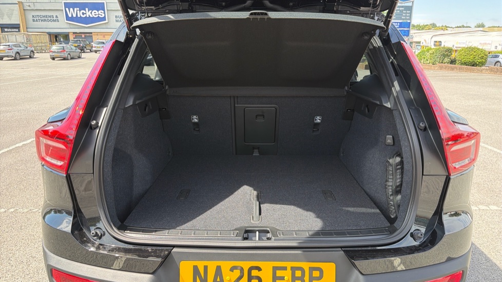 Volvo XC40 2.0 B4P Plus Black Edition 5dr Auto Petrol Estate - Image 13