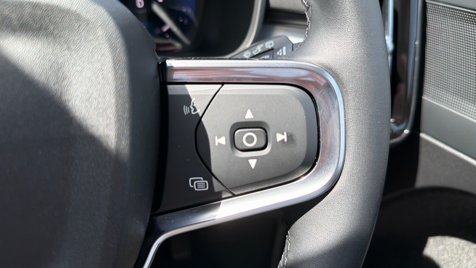 Volvo XC40 2.0 B4P Plus Black Edition 5dr Auto Petrol Estate - Image 20