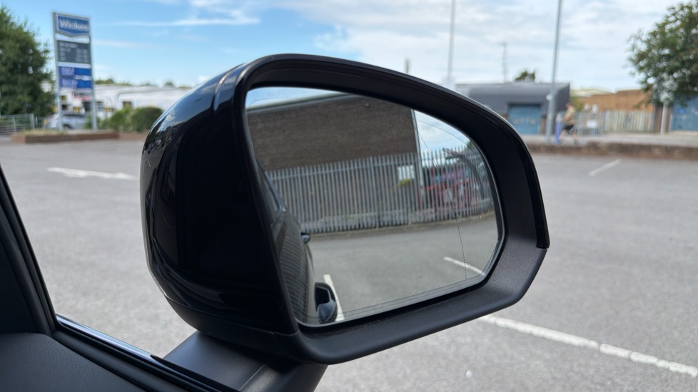 Volvo XC40 2.0 B4P Plus Black Edition 5dr Auto Petrol Estate - Image 26