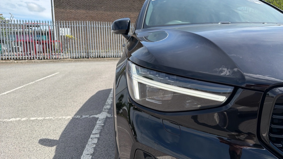 Volvo XC40 2.0 B4P Plus Black Edition 5dr Auto Petrol Estate - Image 28