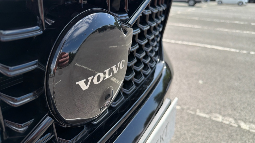 Volvo XC40 2.0 B4P Plus Black Edition 5dr Auto Petrol Estate - Image 29