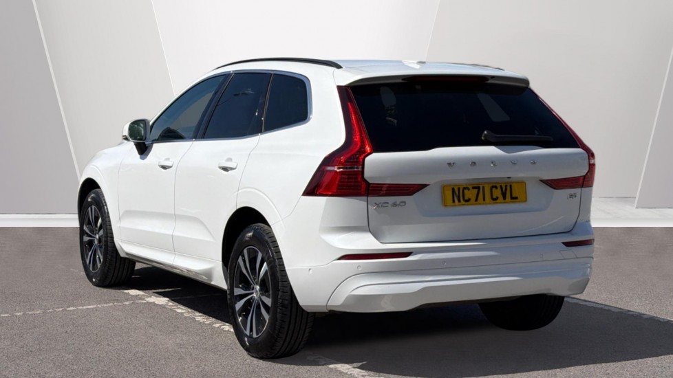 Volvo XC60 2.0 B5P Momentum 5dr Geartronic Petrol Estate - Image 2