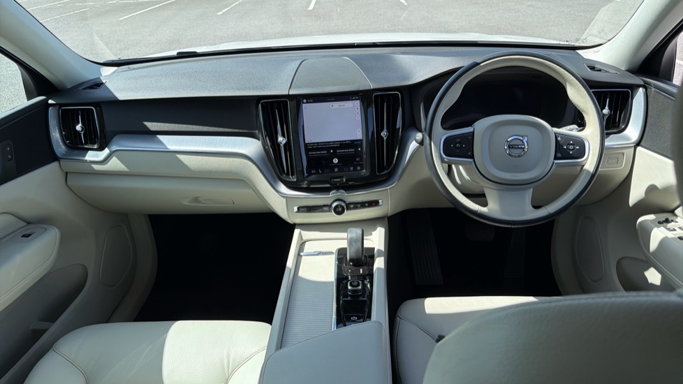 Volvo XC60 2.0 B5P Momentum 5dr Geartronic Petrol Estate - Image 5
