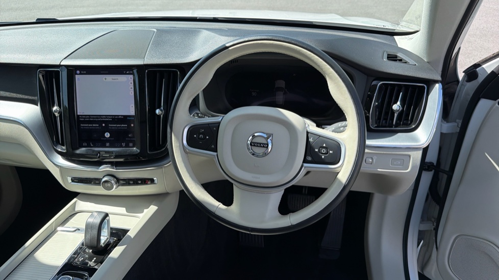 Volvo XC60 2.0 B5P Momentum 5dr Geartronic Petrol Estate - Image 10