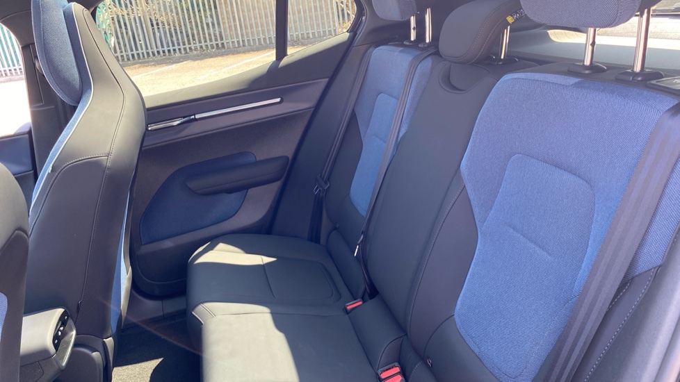 Volvo EX30 315kW P8 Ultra Black Edition 69kWh 5dr AWD Auto Electric Estate - Image 34