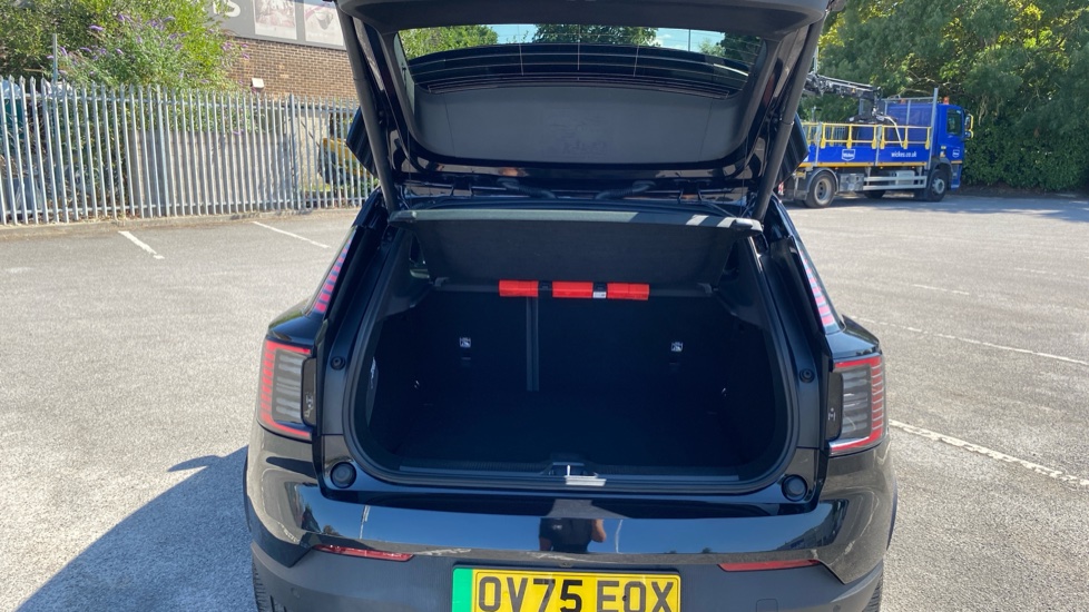 Volvo EX30 315kW Twin Motor Performance Ultra 69kWh 5dr Auto Electric Estate - Image 13