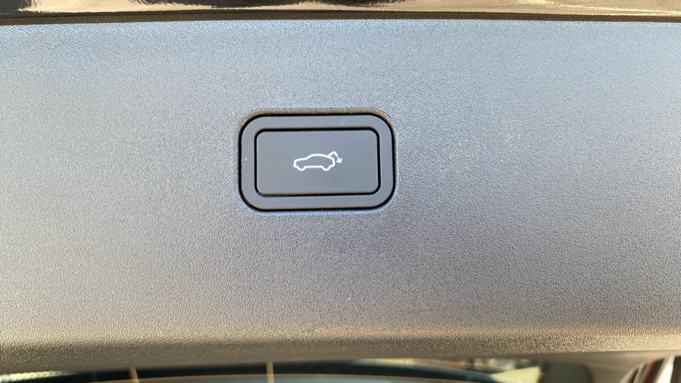 Volvo EX30 315kW Twin Motor Performance Ultra 69kWh 5dr Auto Electric Estate - Image 37