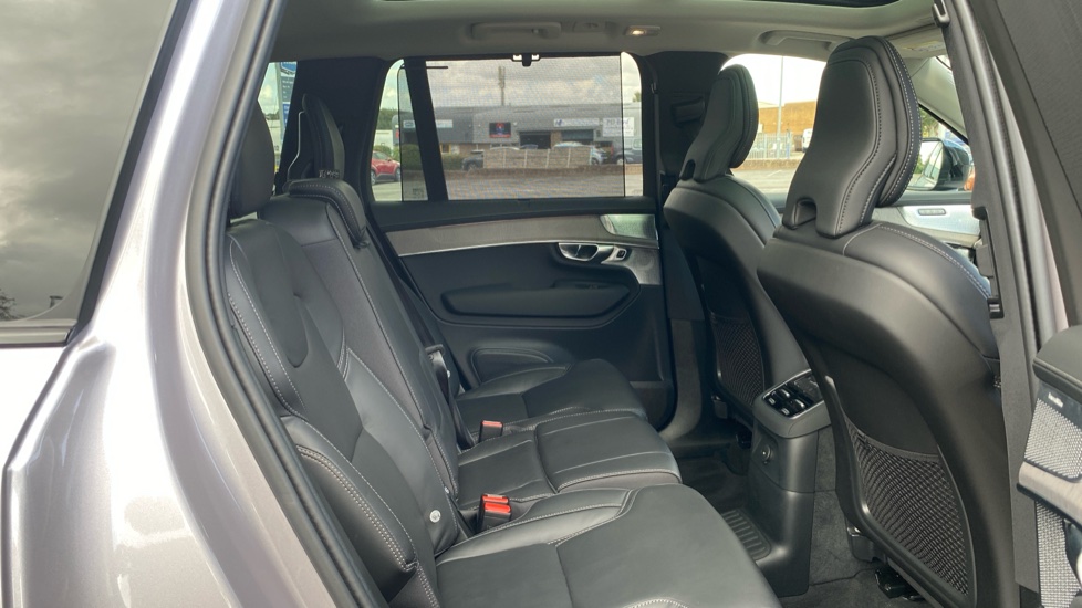 Volvo XC90 2.0 T8 PHEV Ultra Dark 5dr AWD Geartronic Estate - Image 6