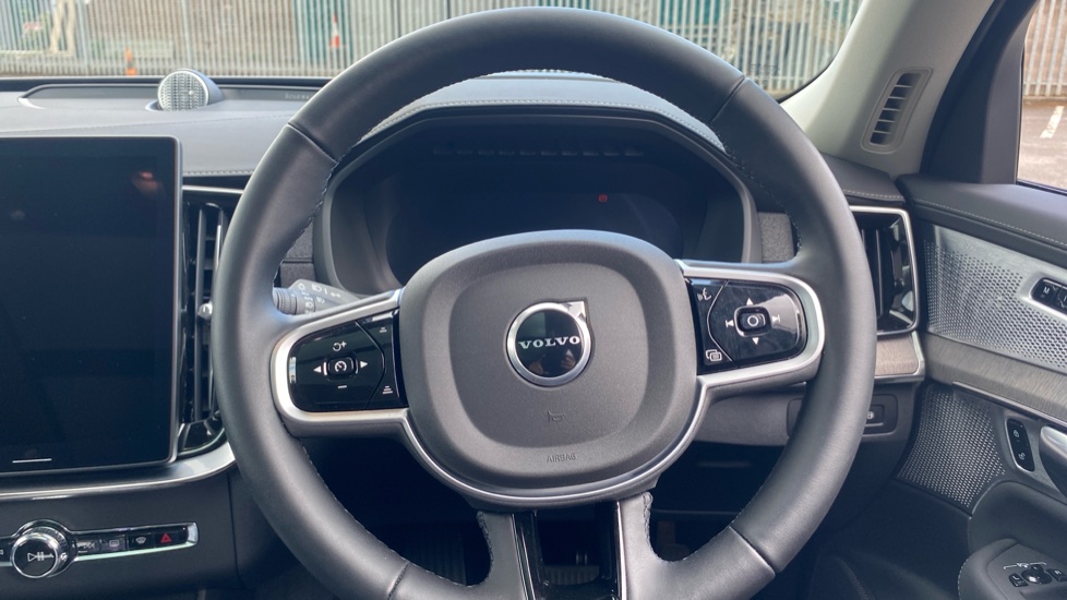 Volvo XC90 2.0 T8 PHEV Ultra Dark 5dr AWD Geartronic Estate - Image 10
