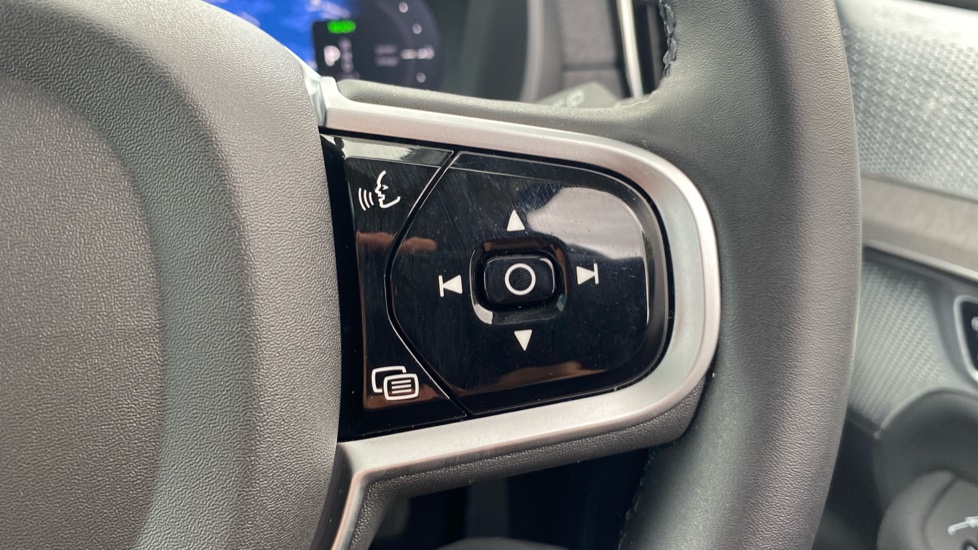 Volvo XC90 2.0 T8 PHEV Ultra Dark 5dr AWD Geartronic Estate - Image 27
