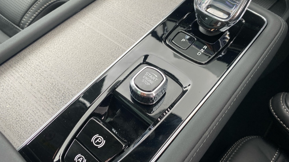 Volvo XC90 2.0 T8 PHEV Ultra Dark 5dr AWD Geartronic Estate - Image 32