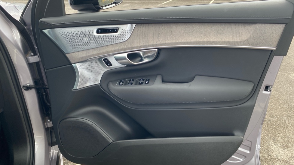 Volvo XC90 2.0 T8 PHEV Ultra Dark 5dr AWD Geartronic Estate - Image 34