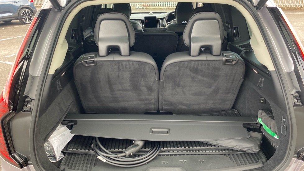 Volvo XC90 2.0 T8 PHEV Ultra Dark 5dr AWD Geartronic Estate - Image 46