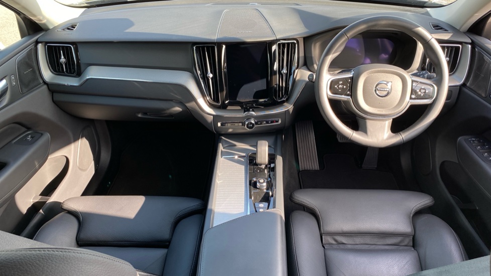 Volvo XC60 2.0 B5P Plus Dark 5dr AWD Geartronic Petrol Estate - Image 5