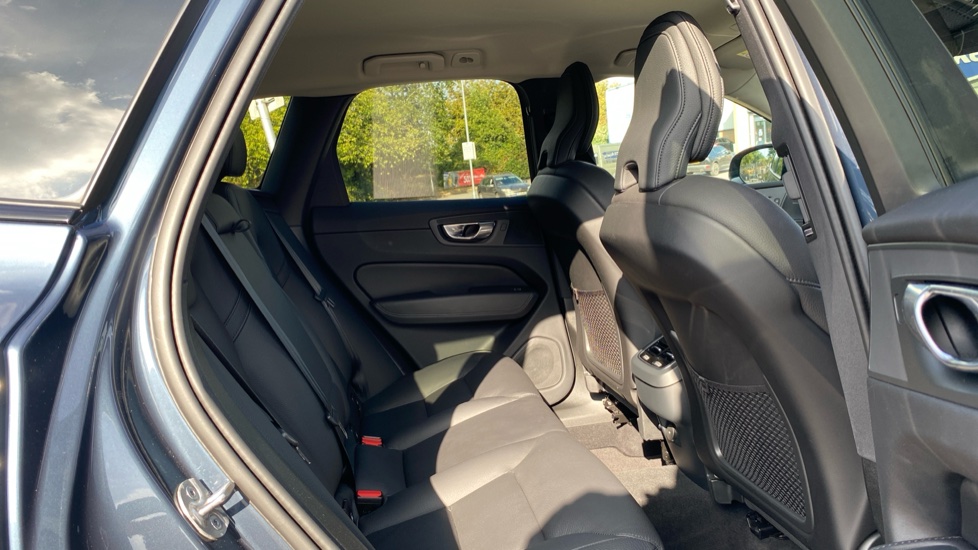 Volvo XC60 2.0 B5P Plus Dark 5dr AWD Geartronic Petrol Estate - Image 6