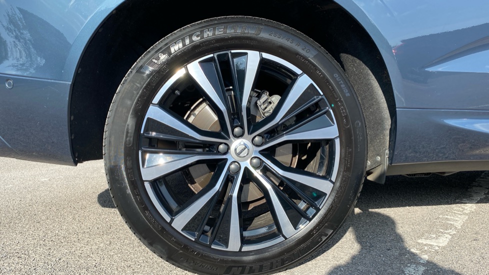Volvo XC60 2.0 B5P Plus Dark 5dr AWD Geartronic Petrol Estate - Image 9