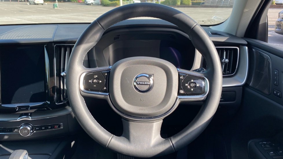 Volvo XC60 2.0 B5P Plus Dark 5dr AWD Geartronic Petrol Estate - Image 10