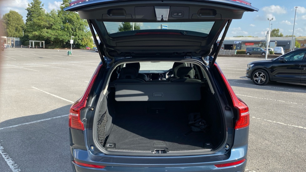 Volvo XC60 2.0 B5P Plus Dark 5dr AWD Geartronic Petrol Estate - Image 13
