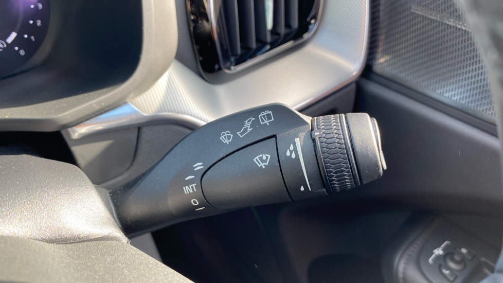Volvo XC60 2.0 B5P Plus Dark 5dr AWD Geartronic Petrol Estate - Image 27