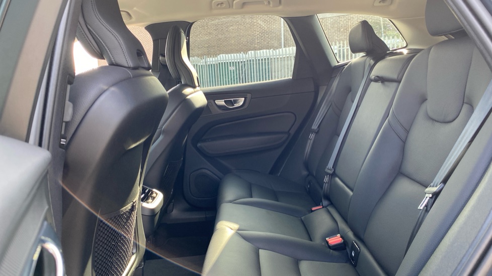 Volvo XC60 2.0 B5P Plus Dark 5dr AWD Geartronic Petrol Estate - Image 37