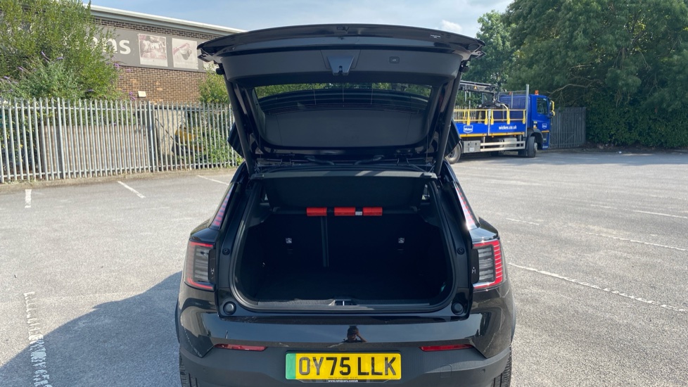 Volvo EX30 200kW SM Extended Range Ultra 69kWh 5dr Auto Electric Estate - Image 13
