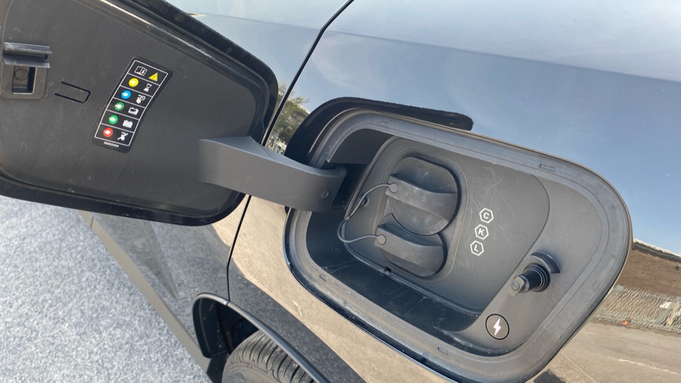 Volvo EX30 200kW SM Extended Range Ultra 69kWh 5dr Auto Electric Estate - Image 16