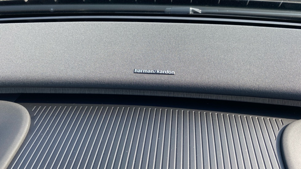 Volvo EX30 200kW SM Extended Range Ultra 69kWh 5dr Auto Electric Estate - Image 25