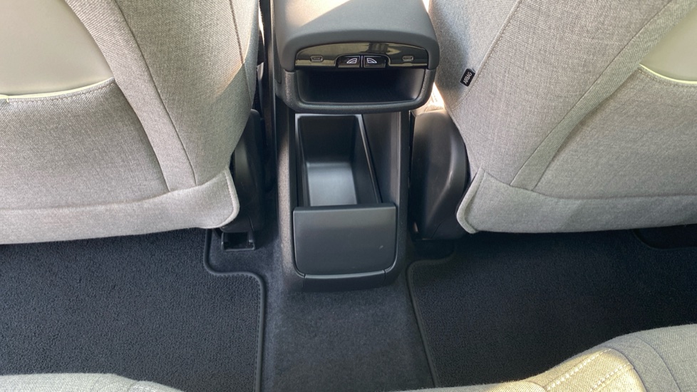 Volvo EX30 200kW SM Extended Range Ultra 69kWh 5dr Auto Electric Estate - Image 34