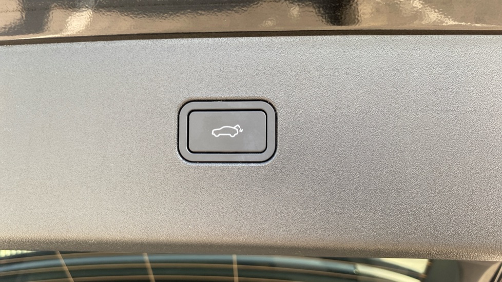Volvo EX30 200kW SM Extended Range Ultra 69kWh 5dr Auto Electric Estate - Image 35