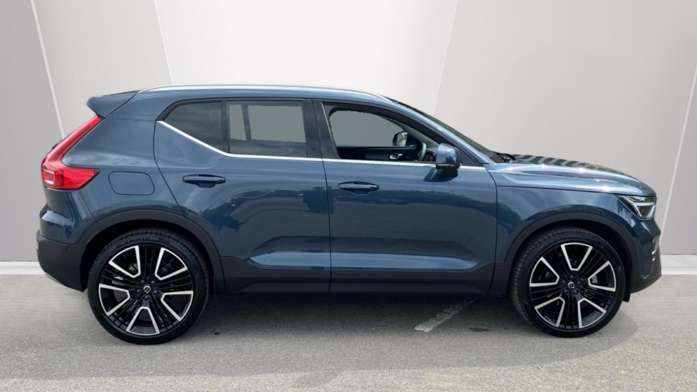 Volvo XC40 2.0 B3P Ultra Dark 5dr Auto Petrol Estate - Image 3