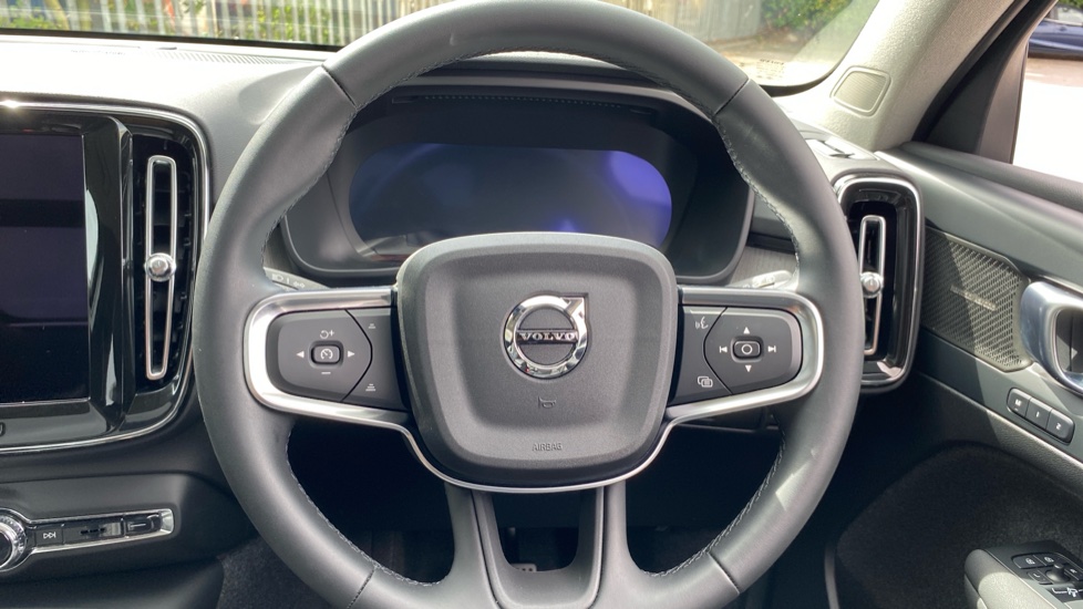 Volvo XC40 2.0 B3P Ultra Dark 5dr Auto Petrol Estate - Image 10