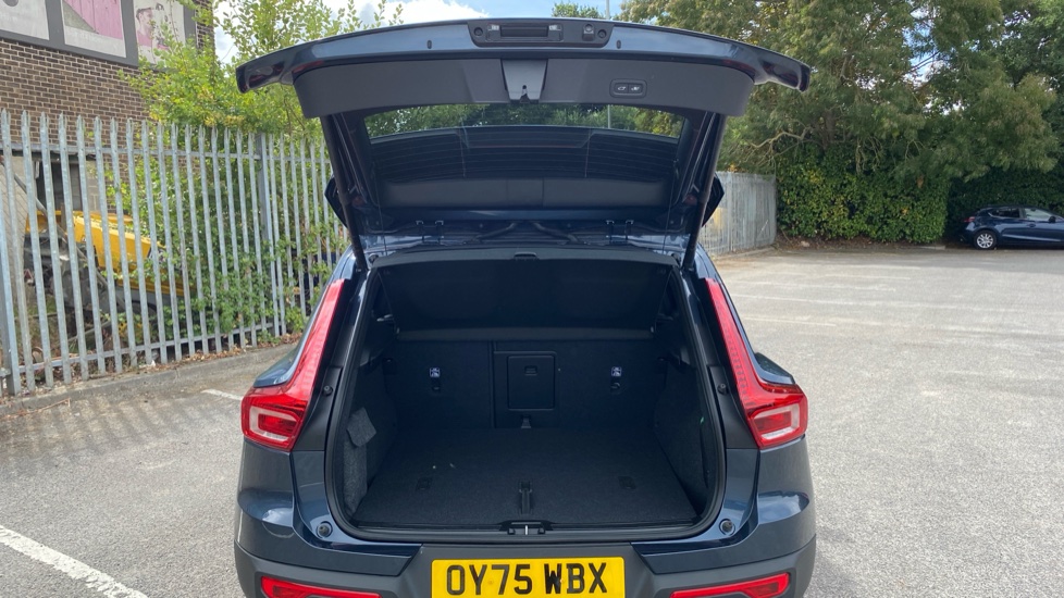 Volvo XC40 2.0 B3P Ultra Dark 5dr Auto Petrol Estate - Image 13
