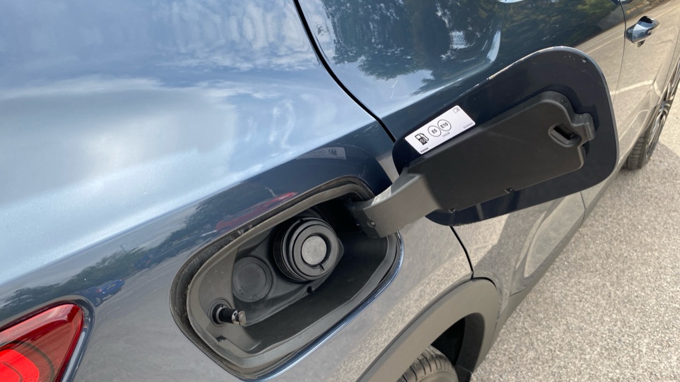Volvo XC40 2.0 B3P Ultra Dark 5dr Auto Petrol Estate - Image 16