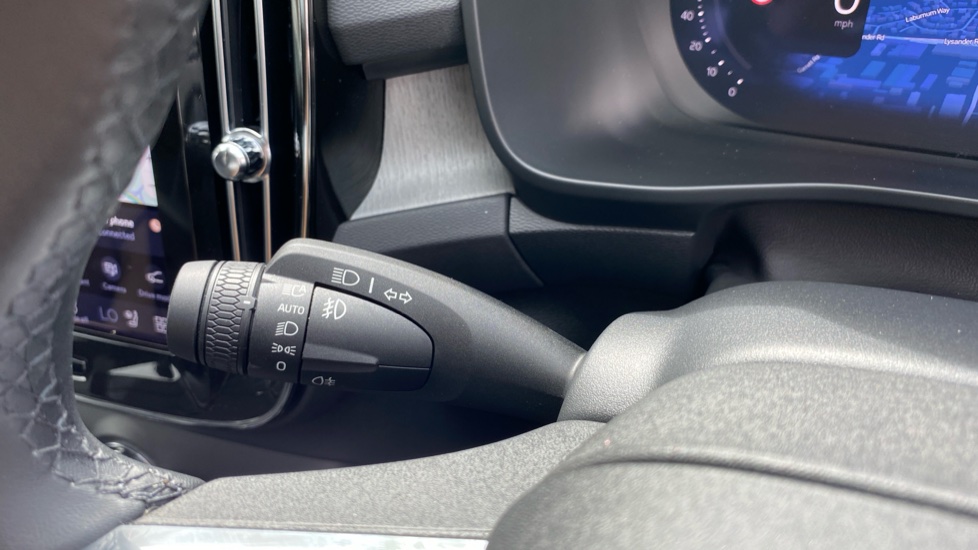 Volvo XC40 2.0 B3P Ultra Dark 5dr Auto Petrol Estate - Image 24