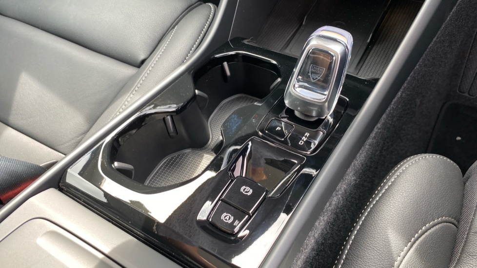 Volvo XC40 2.0 B3P Ultra Dark 5dr Auto Petrol Estate - Image 30