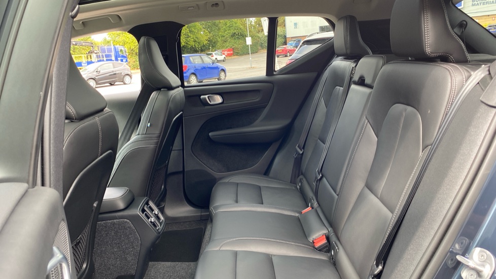 Volvo XC40 2.0 B3P Ultra Dark 5dr Auto Petrol Estate - Image 37