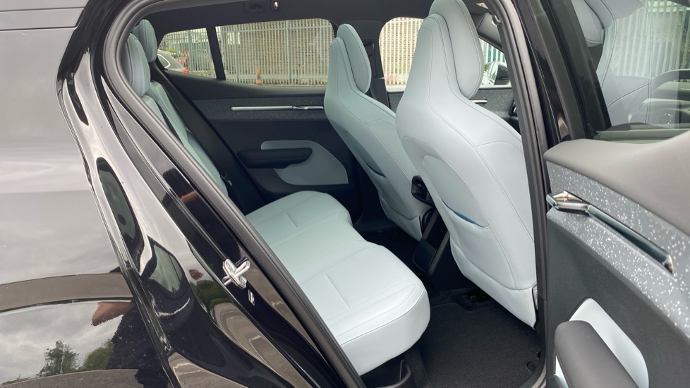 Volvo EX30 200kW SM Extended Range Ultra 69kWh 5dr Auto Electric Estate - Image 6