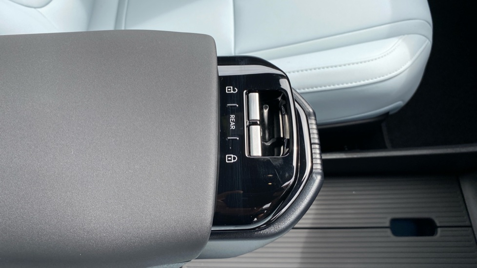 Volvo EX30 200kW SM Extended Range Ultra 69kWh 5dr Auto Electric Estate - Image 25