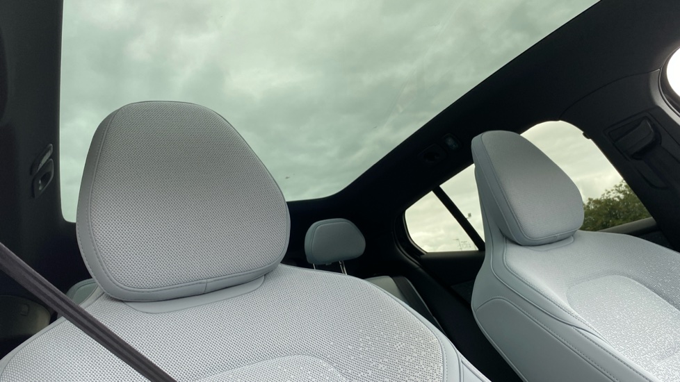 Volvo EX30 200kW SM Extended Range Ultra 69kWh 5dr Auto Electric Estate - Image 32