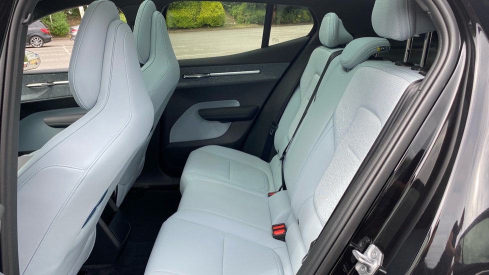 Volvo EX30 200kW SM Extended Range Ultra 69kWh 5dr Auto Electric Estate - Image 34