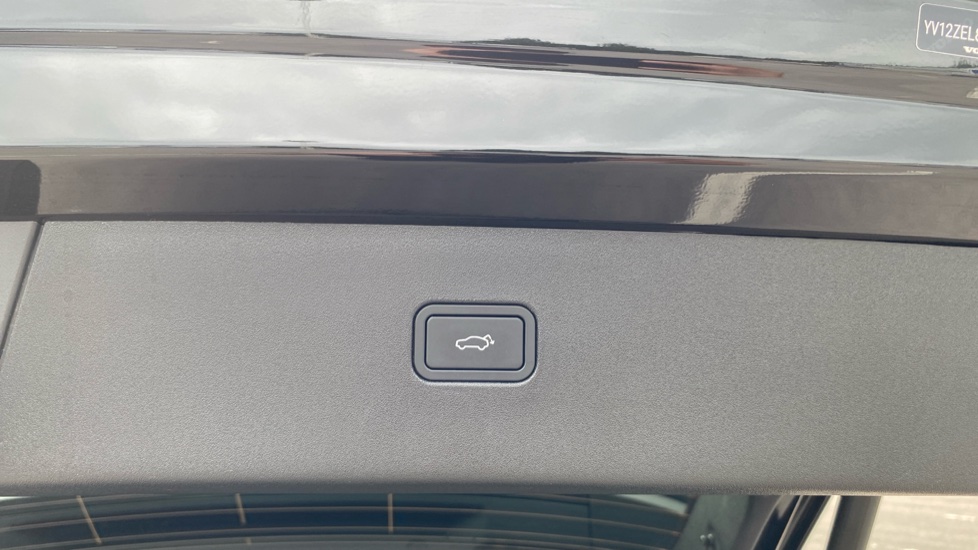 Volvo EX30 200kW SM Extended Range Ultra 69kWh 5dr Auto Electric Estate - Image 36