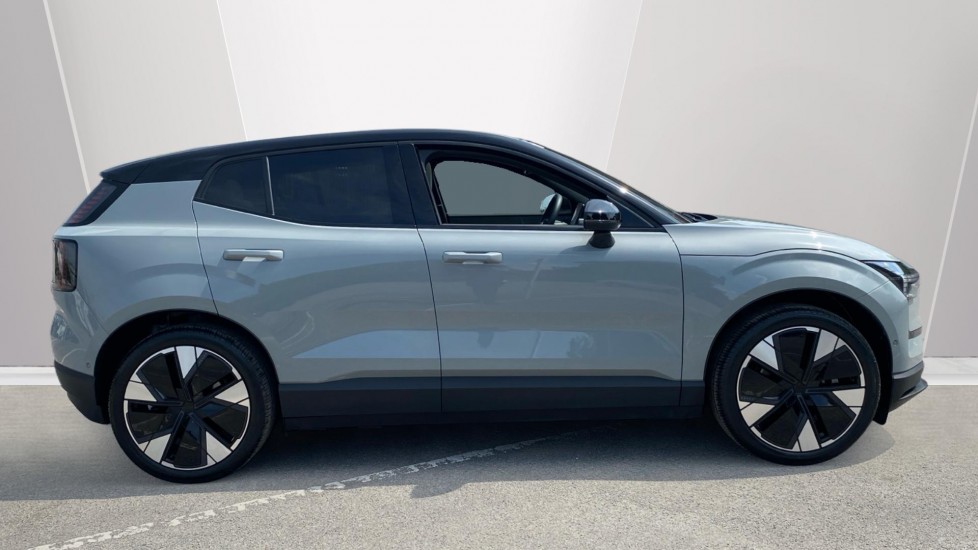 Volvo EX30 200kW SM Extended Range Ultra 69kWh 5dr Auto Electric Estate - Image 3