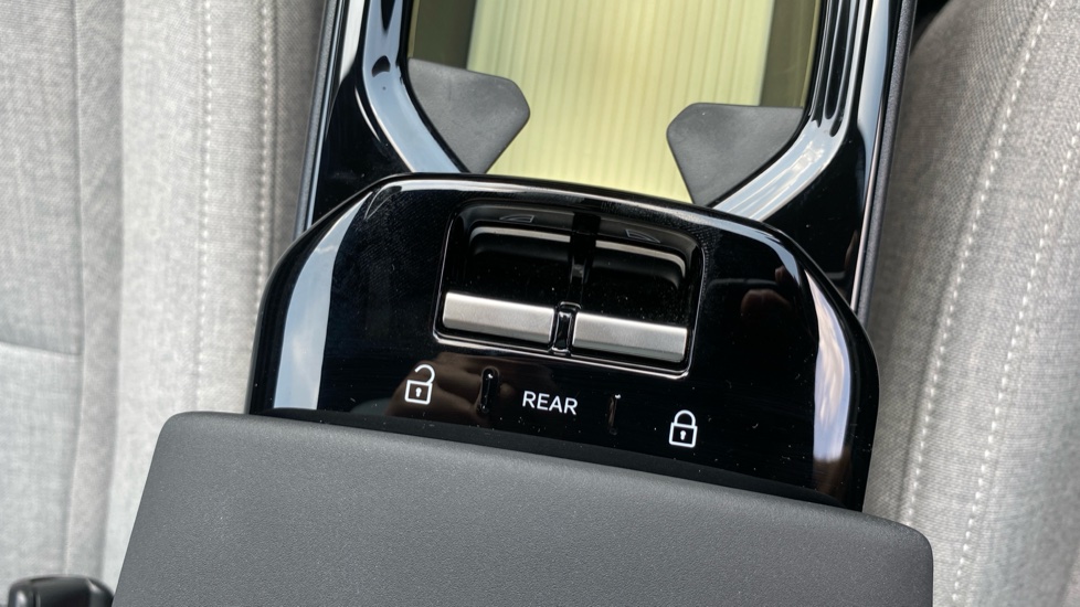 Volvo EX30 200kW SM Extended Range Ultra 69kWh 5dr Auto Electric Estate - Image 24