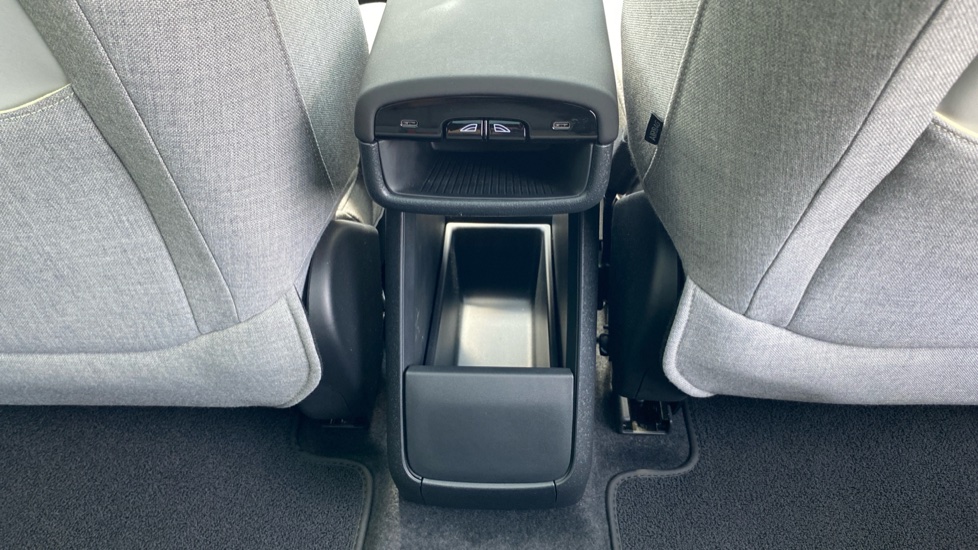 Volvo EX30 200kW SM Extended Range Ultra 69kWh 5dr Auto Electric Estate - Image 34