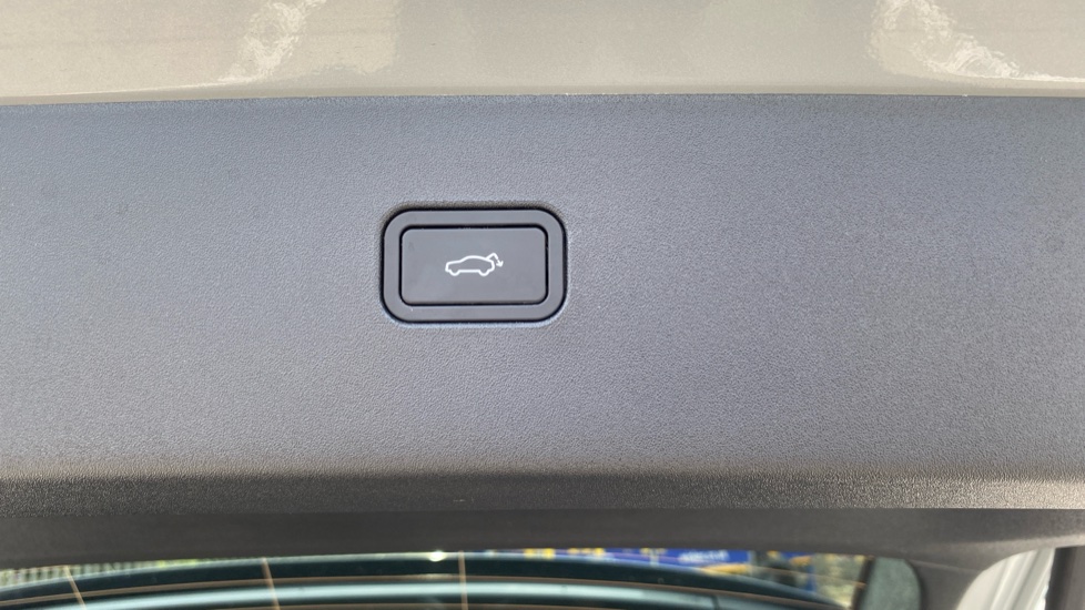 Volvo EX30 200kW SM Extended Range Ultra 69kWh 5dr Auto Electric Estate - Image 35