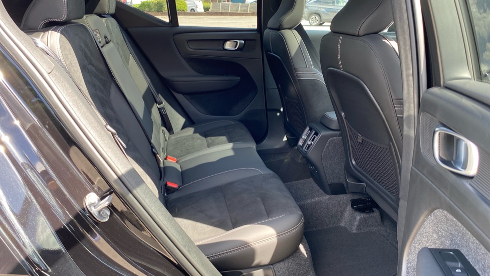 Volvo XC40 2.0 B3P Ultra Black Edition 5dr Auto Petrol Estate - Image 6